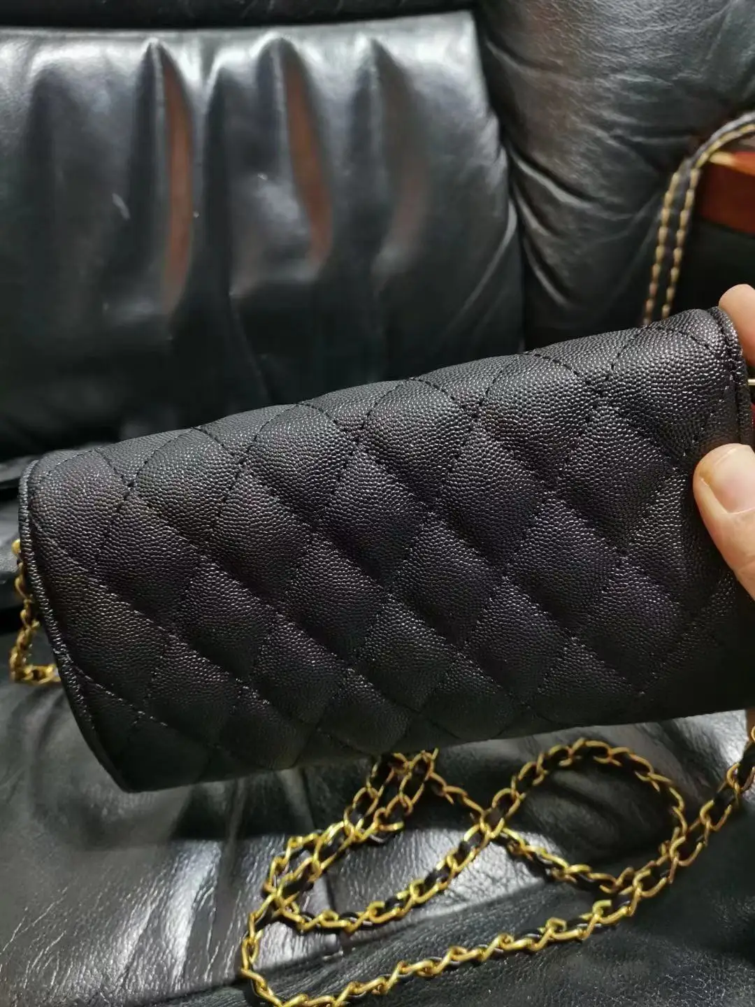 2021 new fashion long clutch leather texture mobile phone bag rhombic soft two fold clutch long wallet 
2021 new fashion long clutch leather texture mobile phone bag rhombic soft two fold clutch long wallet