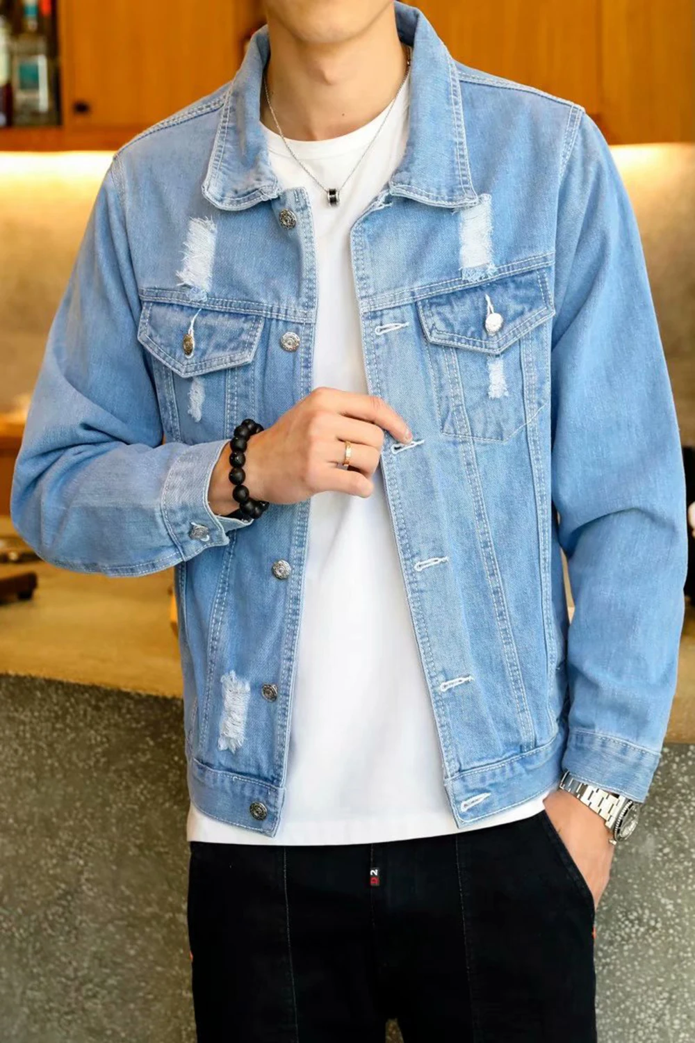 2020 new men's fashion retro casual denim plus size jacket aviator Harajuku broken hole slim buckle sky blue men's jacket
2020 new men's fashion retro casual denim plus size jacket aviator Harajuku broken hole slim buckle sky blue men's jacket