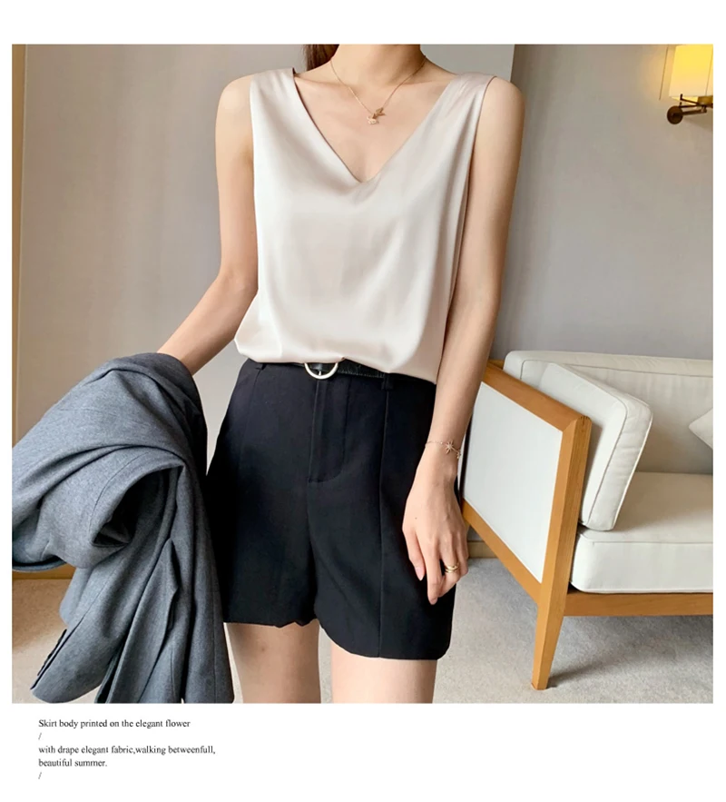 2021 Beautiful Women's Blouses Summer 2021 Chiffon V Neck Plus Size Women Blouses Satin Office Black Women Elegant Shirts Silk
2021 Beautiful Women's Blouses Summer 2021 Chiffon V Neck Plus Size Women Blouses Satin Office Black Women Elegant Shirts Silk