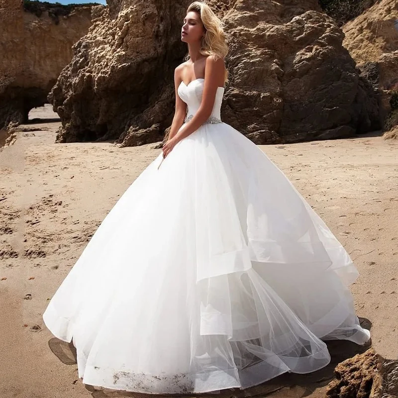Eightree White Wedding Dresses Sweetheart Beadings Bridal Dress Sexy Tulle Floor Length Princess Wedding Ball Gowns Plus Size
Eightree White Wedding Dresses Sweetheart Beadings Bridal Dress Sexy Tulle Floor Length Princess Wedding Ball Gowns Plus Size