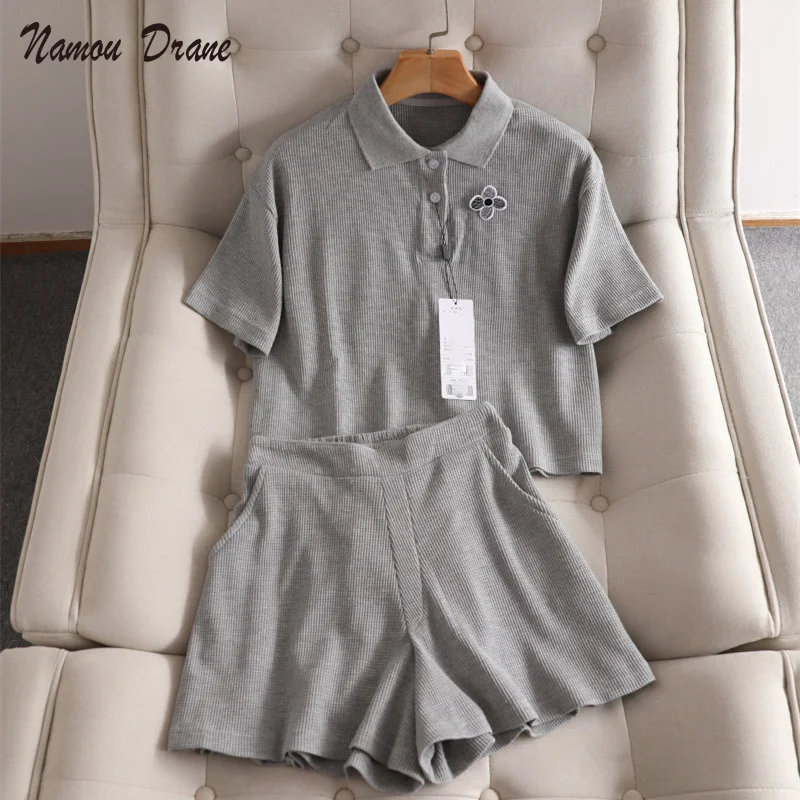 2021 Women's 2-piece Set of Solid Color Short-sleeved POLO Shirt + Elastic Waist Shorts Casual Sports Suit Women's Trend
2021 Women's 2-piece Set of Solid Color Short-sleeved POLO Shirt + Elastic Waist Shorts Casual Sports Suit Women's Trend