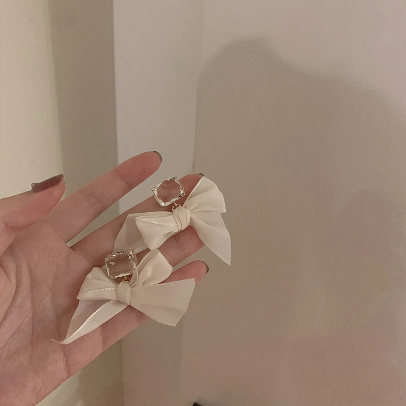 Beige Color Bowknot Dangle Earrings for Women Girl Korean Sweet White Shiny Crystal Trendy French Romantic Female Elegant Jewelr
Beige Color Bowknot Dangle Earrings for Women Girl Korean Sweet White Shiny Crystal Trendy French Romantic Female Elegant Jewelr