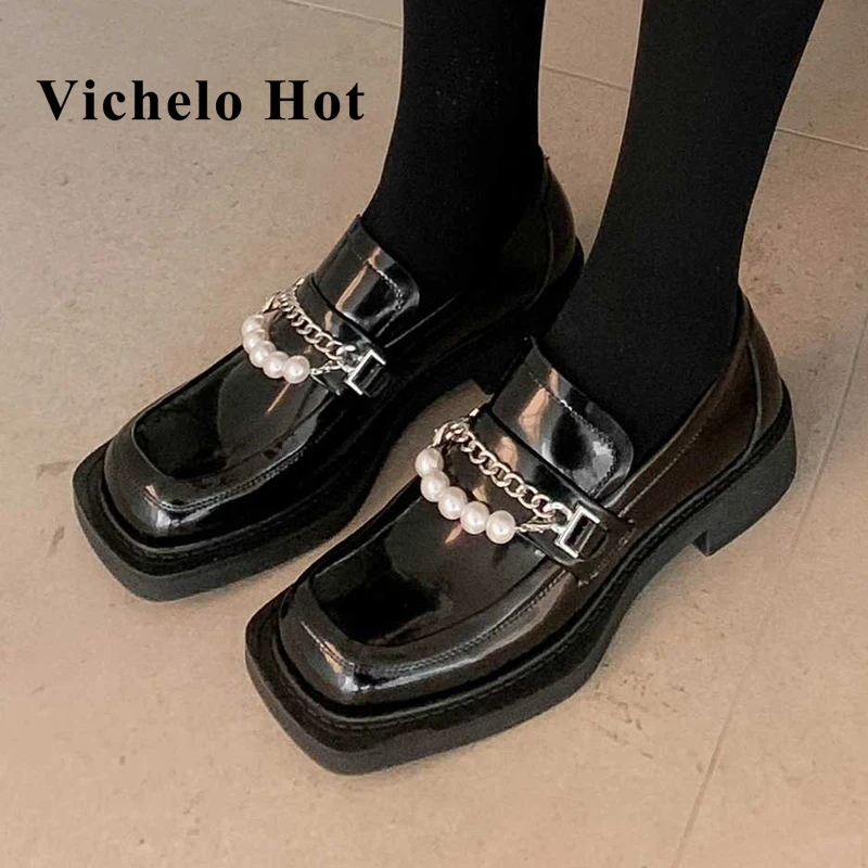 Женские туфли-лодочки Vichelo, из коровьей спилковой кожи, с круглым носком, на среднем каблуке, с украшением в виде цепей и жемчугом, L13
Женские туфли-лодочки Vichelo, из коровьей спилковой кожи, с круглым носком, на среднем каблуке, с украшением в виде цепей и жемчугом, L13