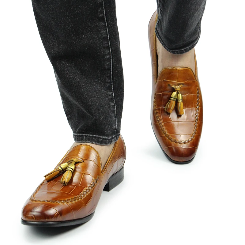 Men Shoes Summer Casual Zapatos Cuero Mens Loafers 2021 Shoe Full Grain Leather Print Breathable Luxury String Bead Fringe Shoe
Men Shoes Summer Casual Zapatos Cuero Mens Loafers 2021 Shoe Full Grain Leather Print Breathable Luxury String Bead Fringe Shoe