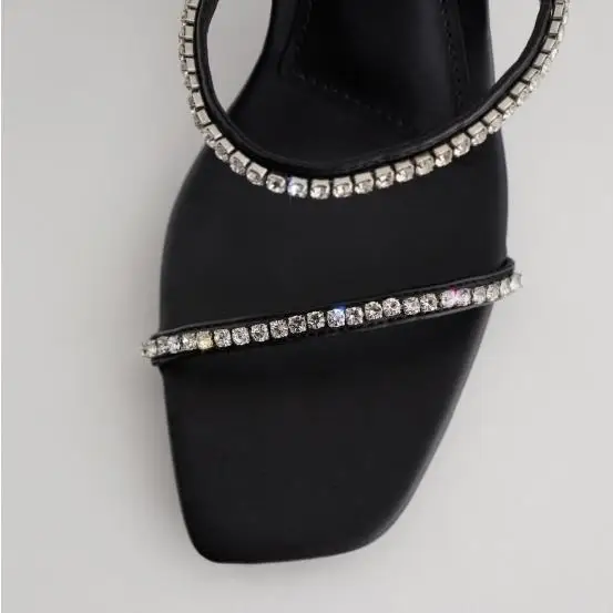 2020 The New Women's shoes black Square toe outdoor rhinesone accessories High heels sandals Female Stiletto
2020 The New Women's shoes black Square toe outdoor rhinesone accessories High heels sandals Female Stiletto