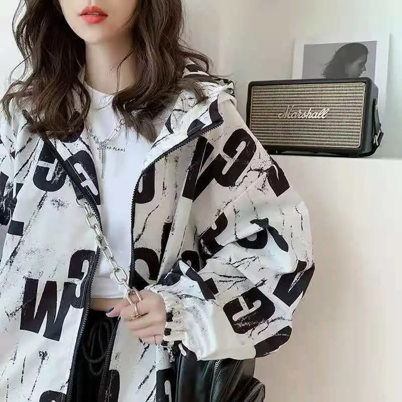 2021 New Summer Girl Student Sunscreen Clothes Hooded Loose Versatile Letter Print Thin Coat Spring And Autumn Aesthetic Jacket
2021 New Summer Girl Student Sunscreen Clothes Hooded Loose Versatile Letter Print Thin Coat Spring And Autumn Aesthetic Jacket