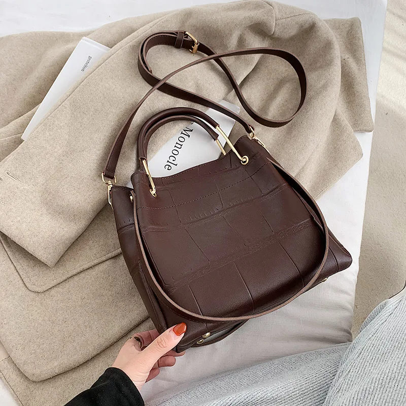 Retro shoulder bag 2020 winter new handbag pure color PU ladies bag casual messenger bag daily Ladies shopping bag big bag
Retro shoulder bag 2020 winter new handbag pure color PU ladies bag casual messenger bag daily Ladies shopping bag big bag