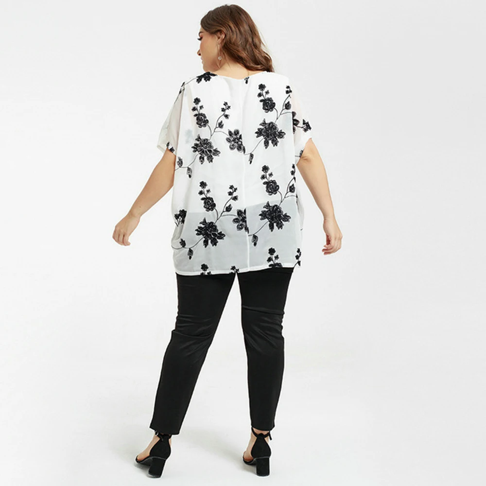 Plus Size Summer Tops for Women Elegant Embroidery Casual Loose Blouses 2021 New Short Sleeve Work Wear Chiffon Shirts L-3XL
Plus Size Summer Tops for Women Elegant Embroidery Casual Loose Blouses 2021 New Short Sleeve Work Wear Chiffon Shirts L-3XL