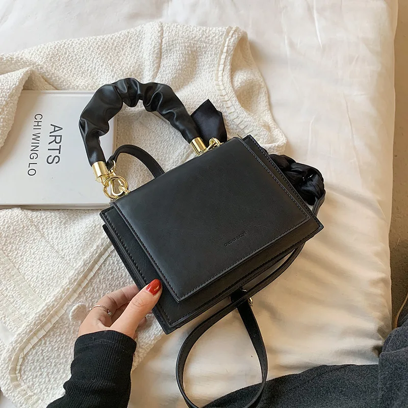 Textured Fashion Handbag 2021 Brand New Korean Fashion One-shoulder Small Square Bag Versatile Portable Messenger Bag
Textured Fashion Handbag 2021 Brand New Korean Fashion One-shoulder Small Square Bag Versatile Portable Messenger Bag