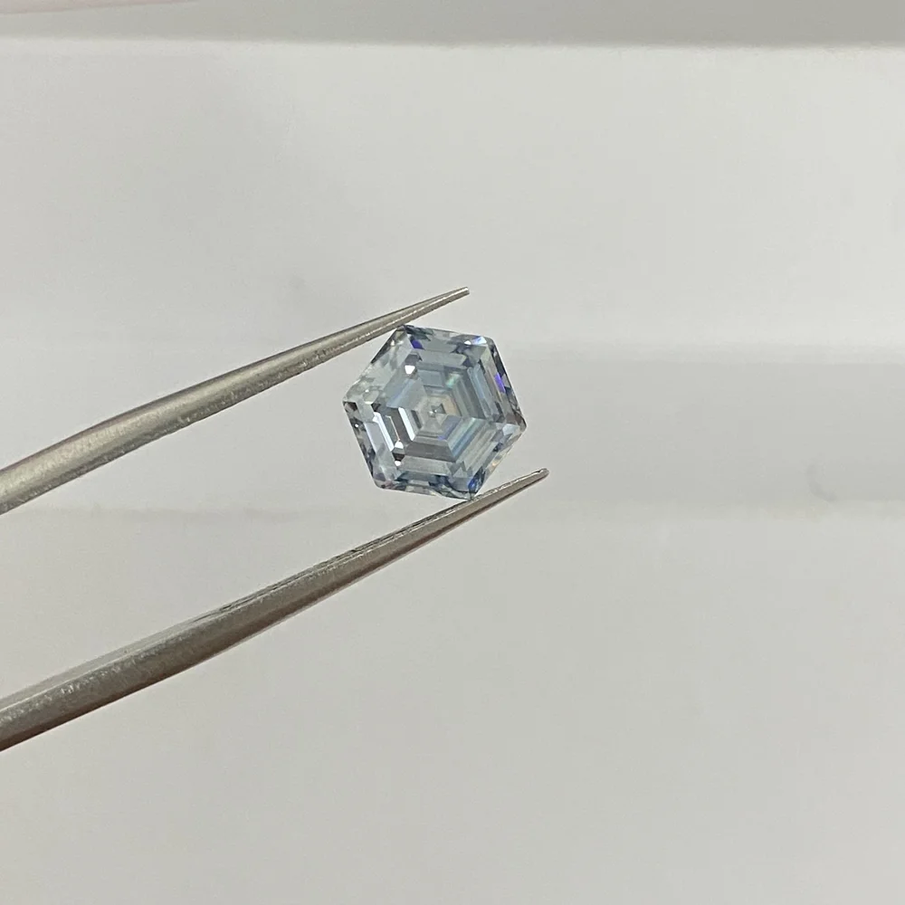 Новый дизайн, 2 карата 8x8 мм, свободный драгоценный камень Mosangnai, шестигранная огранка, бриллиант голубого муассанита
Новый дизайн, 2 карата 8x8 мм, свободный драгоценный камень Mosangnai, шестигранная огранка, бриллиант голубого муассанита