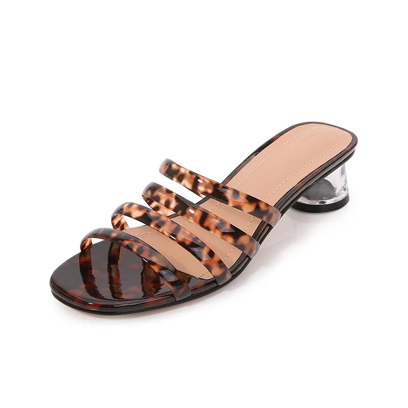 Women's shoes 2021 summer new simple, versatile and comfortable outer wear low-heeled transparent slippers
Women's shoes 2021 summer new simple, versatile and comfortable outer wear low-heeled transparent slippers