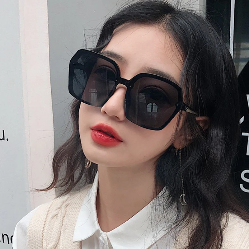 

Очки солнцезащитные женские в стиле ретро, шикарные брендовые дизайнерские солнечные очки большого размера с плоским верхом, с заклепками, ...