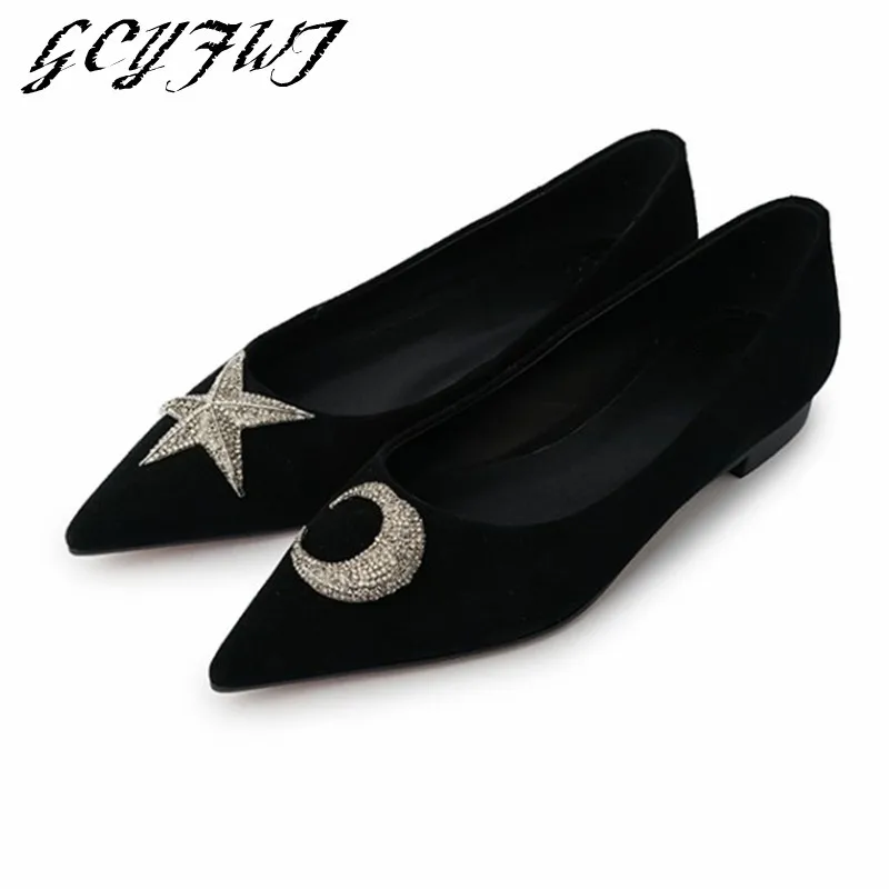 Женские туфли без шнуровки, на низком каблуке, с острым носком, стразы
Женские туфли без шнуровки, на низком каблуке, с острым носком, стразы