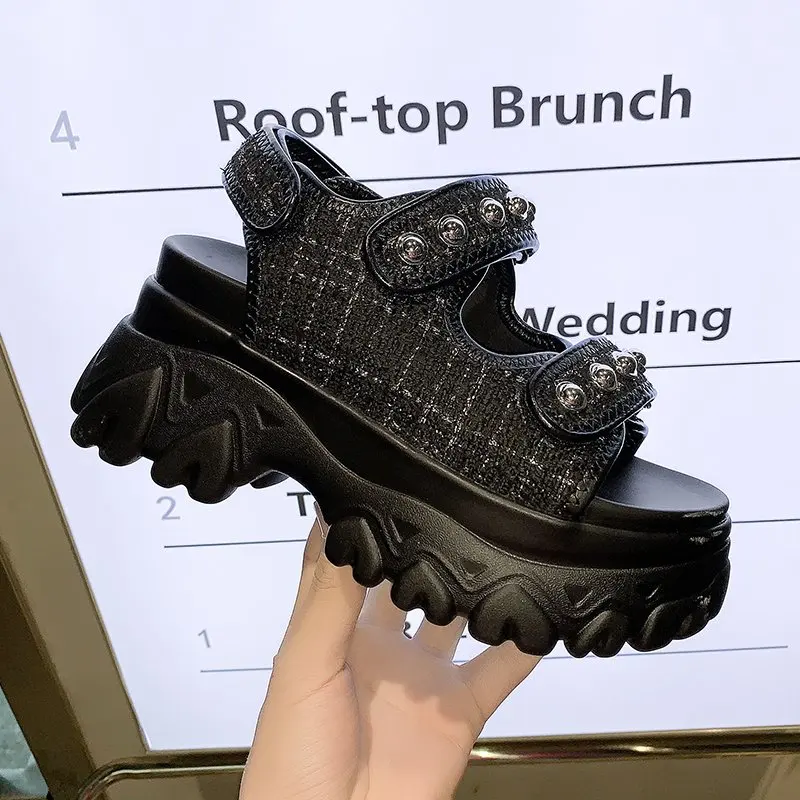 Сандалии женские на массивной платформе 8 см, дизайнерская Повседневная пляжная обувь, модные босоножки, лето 2021
Сандалии женские на массивной платформе 8 см, дизайнерская Повседневная пляжная обувь, модные босоножки, лето 2021