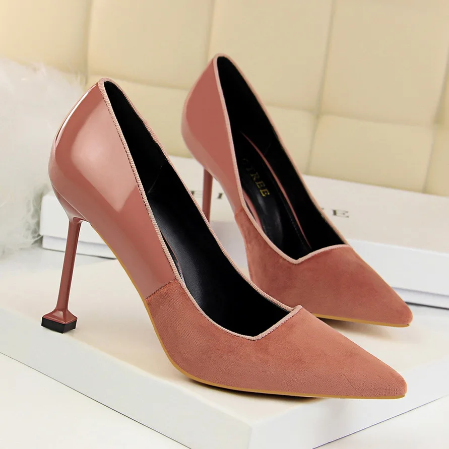 Suede patent leather color matching ladies shoes imitation suede ladies shallow shoes ladies work shoes pointed shoes wedding
Suede patent leather color matching ladies shoes imitation suede ladies shallow shoes ladies work shoes pointed shoes wedding
