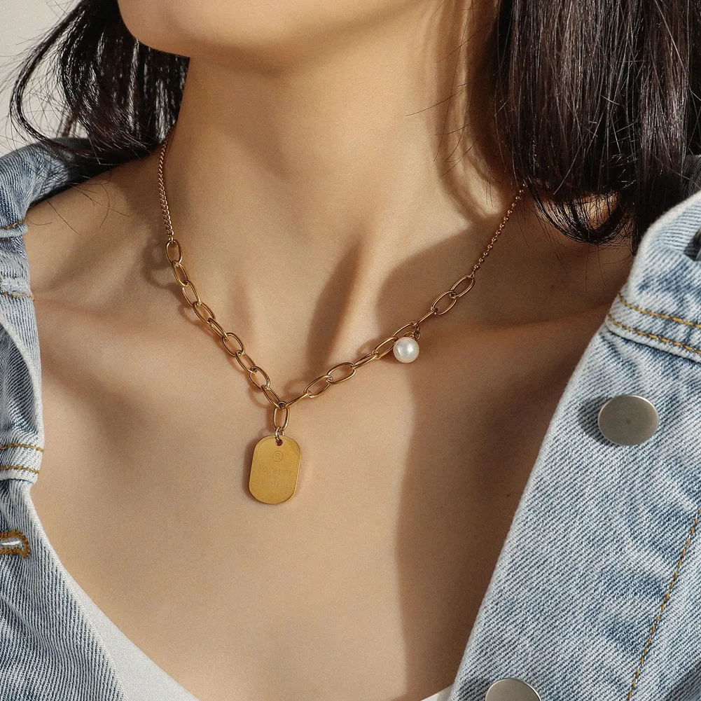 Stainless Steel letter Square plate Necklace For Women Gold Color Metal Geometric Square Brand Pearl Pendant Chain Choker
Stainless Steel letter Square plate Necklace For Women Gold Color Metal Geometric Square Brand Pearl Pendant Chain Choker