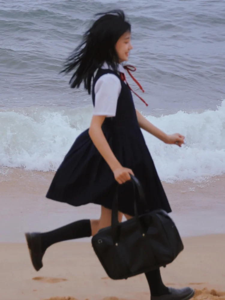 Retro Strap Dress Female Summer College Style Skirt New French Design Sense Niche High Waist Slim Dress
Retro Strap Dress Female Summer College Style Skirt New French Design Sense Niche High Waist Slim Dress
