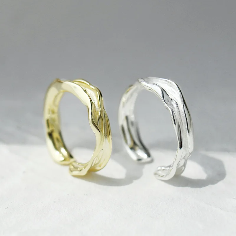 Женское кольцо неправильной формы из серебра 925 пробы
Женское кольцо неправильной формы из серебра 925 пробы