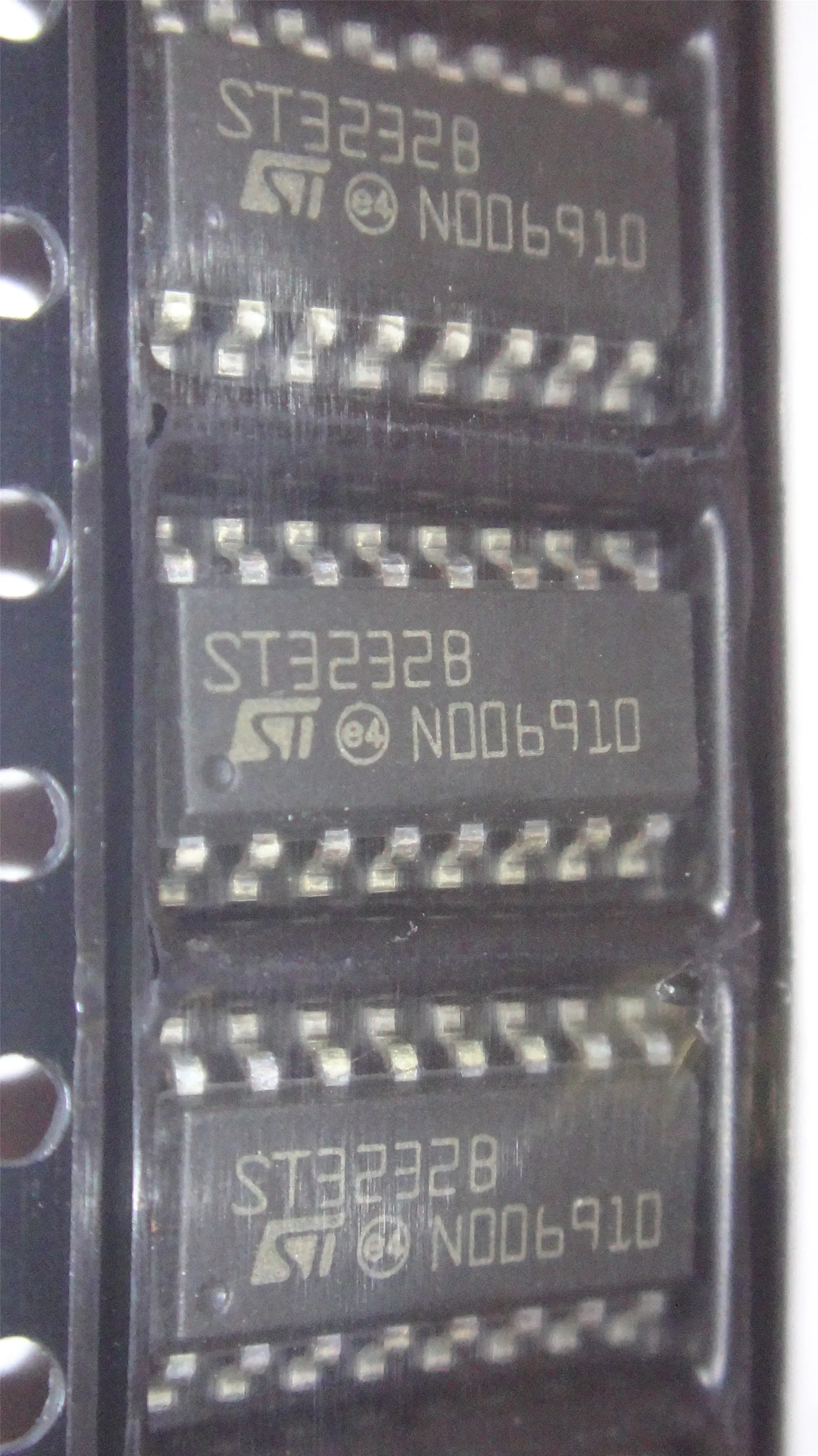 5 piezas 100% nuevo y original ST3232BDR SOP16 ST3232B 3 a 5,5 V de baja potencia hasta 400 KBPS, RS-232 controladores y recepto
5 piezas 100% nuevo y original ST3232BDR SOP16 ST3232B 3 a 5,5 V de baja potencia hasta 400 KBPS, RS-232 controladores y recepto