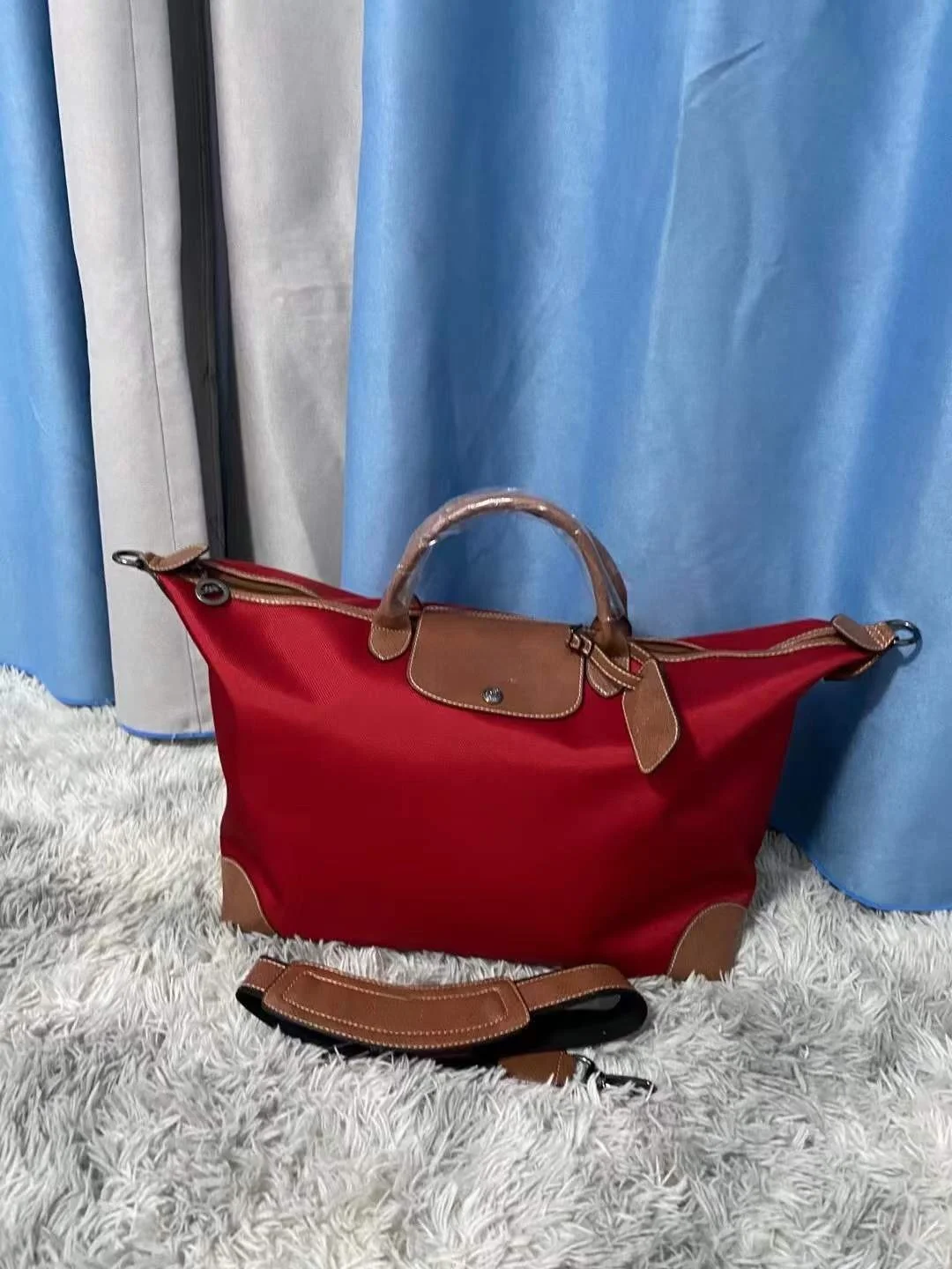 High quality LC new dumpling bag travel bag men's classic casual large capacity portable messenger bag
High quality LC new dumpling bag travel bag men's classic casual large capacity portable messenger bag