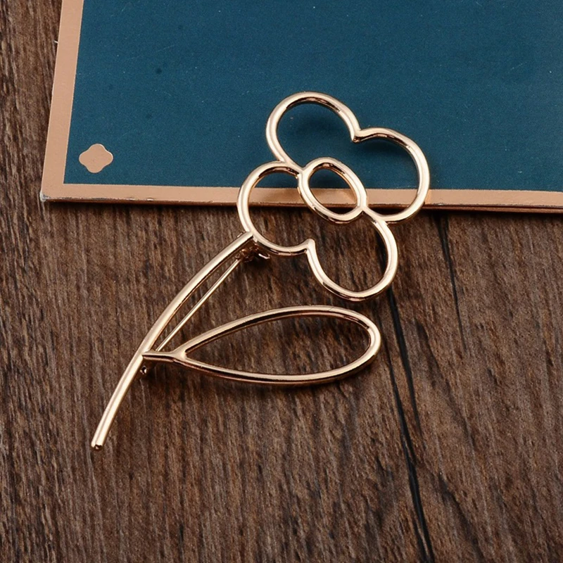 Korean Gold Alloy Empty Flower Brooch Jewelry Luxury Cardigan Shawl Scarf Buckle Lapel Pin Fashion Wedding Clothing Accessories
Korean Gold Alloy Empty Flower Brooch Jewelry Luxury Cardigan Shawl Scarf Buckle Lapel Pin Fashion Wedding Clothing Accessories