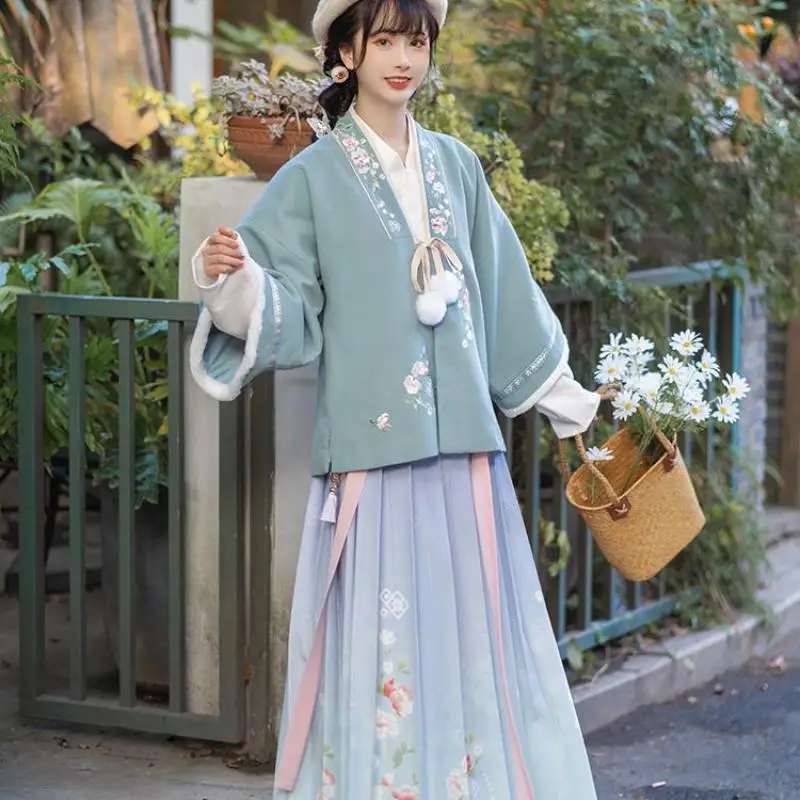 Костюм ханьфу женский плиссированный в китайском стиле, костюм зеленого цвета для косплея, одежда для выступлений на сцене, осень
Костюм ханьфу женский плиссированный в китайском стиле, костюм зеленого цвета для косплея, одежда для выступлений на сцене, осень