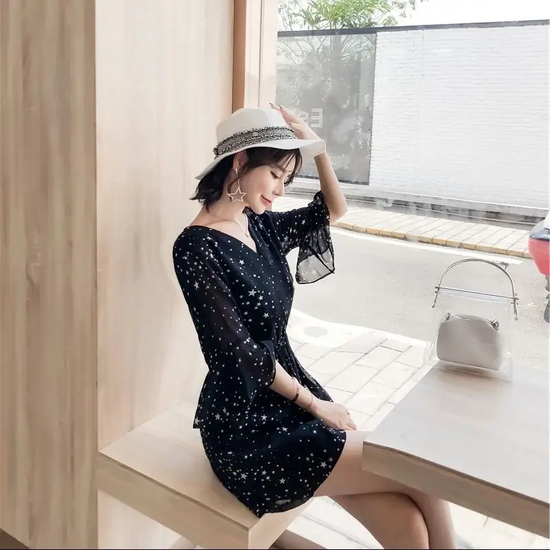Playsuit Women Summer Beach Chiffon Polka-Dot Jumpsuits Rompers Short Sleeve Party Ensemble Female Loose Flounce Jumpsuit Y440
Playsuit Women Summer Beach Chiffon Polka-Dot Jumpsuits Rompers Short Sleeve Party Ensemble Female Loose Flounce Jumpsuit Y440