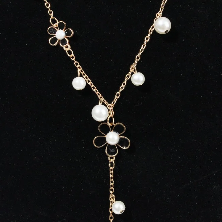 Korean Style elegant flower Long Chain Pearl & rose flower tassal long sweater necklace For Winter outffit
Korean Style elegant flower Long Chain Pearl & rose flower tassal long sweater necklace For Winter outffit