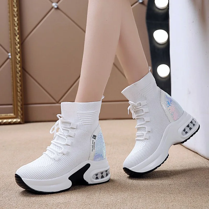 Женские кроссовки на высокой платформе, повседневные дышащие кроссовки со скрытым каблуком, модель 2021 
Женские кроссовки на высокой платформе, повседневные дышащие кроссовки со скрытым каблуком, модель 2021