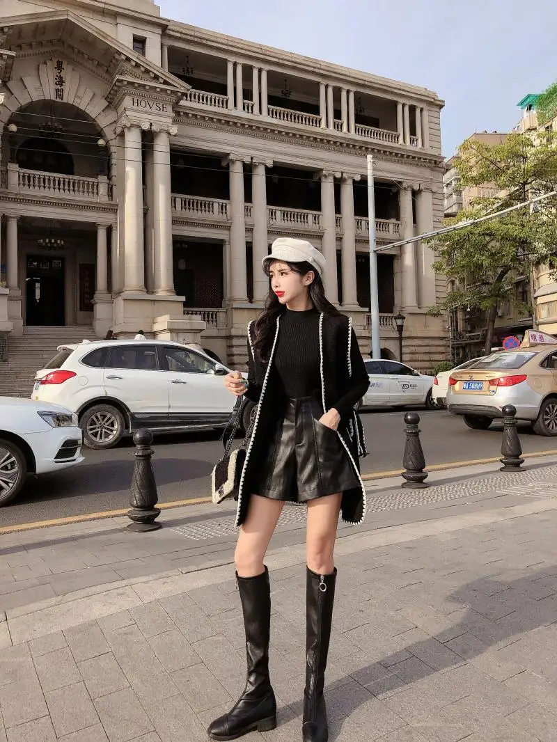 Mink hair mid-length vest with belt 
Mink hair mid-length vest with belt