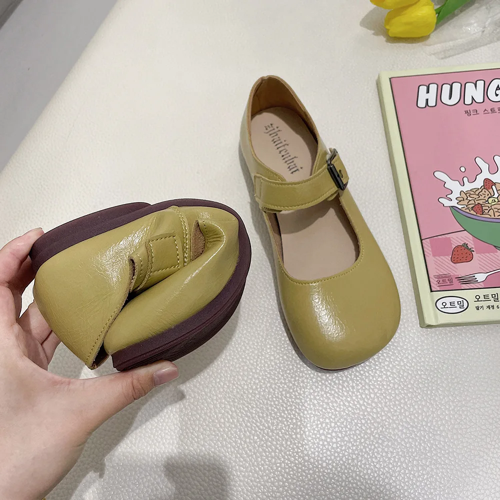 Round toe Mary Jane shoes female 2022 new fashion all-match word buckle cute shallow mouth flat shoes retro small leather shoes
Round toe Mary Jane shoes female 2022 new fashion all-match word buckle cute shallow mouth flat shoes retro small leather shoes