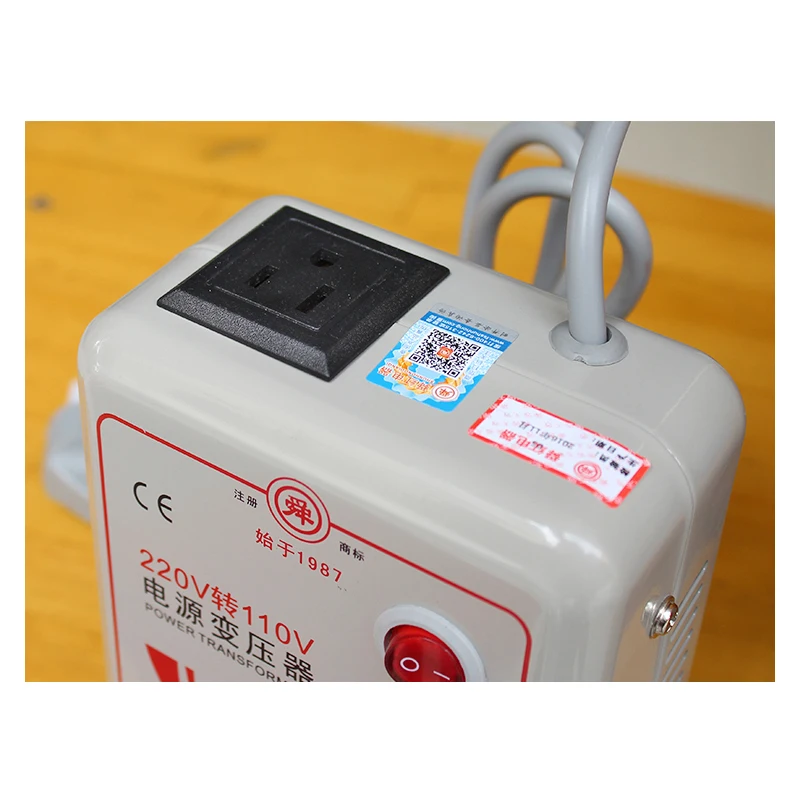 Ransformer, 220v change to 110v transformer. Suitable for 220v, less than 250w electrical appliances suit for USA, Japan,Mexico
Ransformer, 220v change to 110v transformer. Suitable for 220v, less than 250w electrical appliances suit for USA, Japan,Mexico