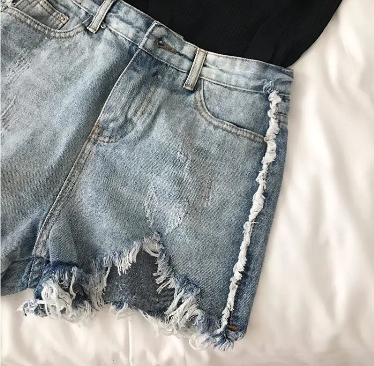Denim Shorts Women's Summer Korean Style New High Waist Loose Hole Harajuku Style for Students BF Wide Leg Pants Hot Pants
Denim Shorts Women's Summer Korean Style New High Waist Loose Hole Harajuku Style for Students BF Wide Leg Pants Hot Pants