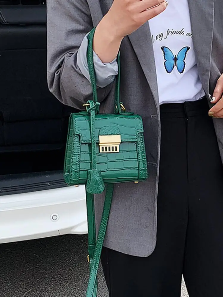 Crocodile pattern Mini Tote bag Fashion New High-quality PU Leather Women's Designer Handbag Lock Shoulder Messenger Bag 
Crocodile pattern Mini Tote bag Fashion New High-quality PU Leather Women's Designer Handbag Lock Shoulder Messenger Bag