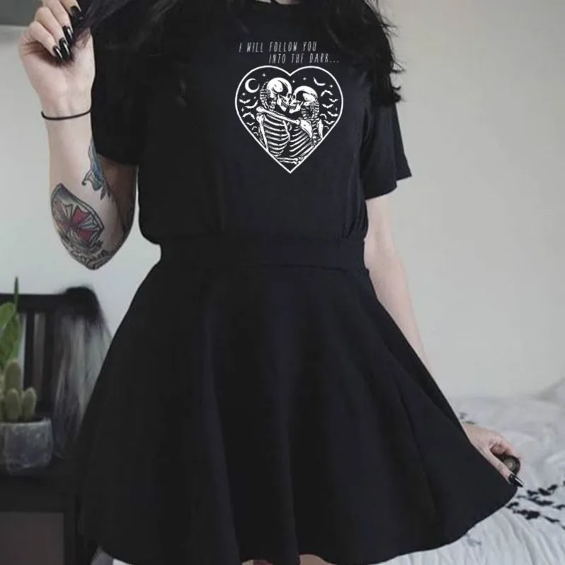 Skeleton Kiss Black Gothic T-Shirt Women Punk Streetwear Grunge Goth Tshirt Short Sleeve O-neck Tees Tumblr Shirt Halloween Tops
Skeleton Kiss Black Gothic T-Shirt Women Punk Streetwear Grunge Goth Tshirt Short Sleeve O-neck Tees Tumblr Shirt Halloween Tops