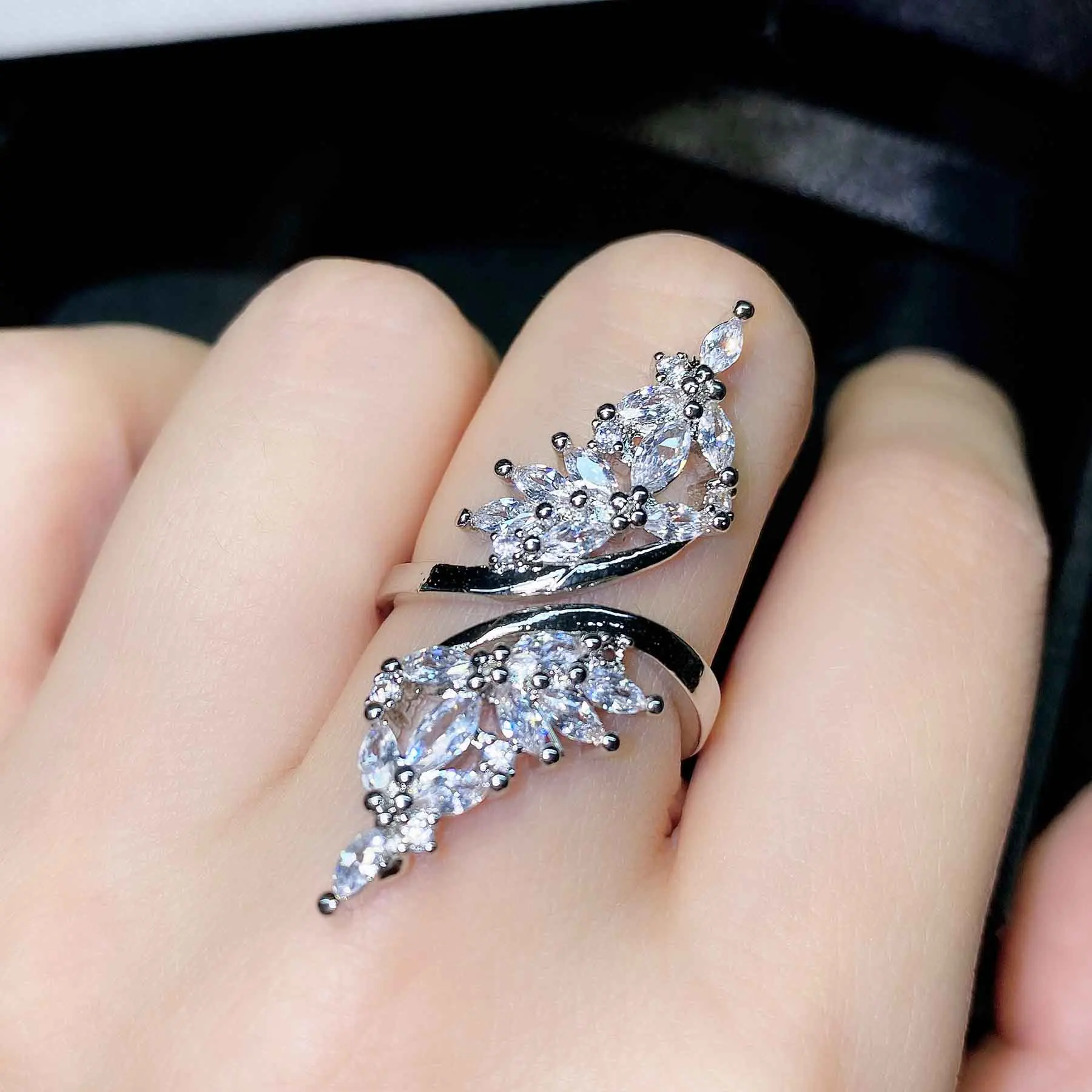 Fashion New Angel Wings Zircon Adjustable Open Rings For Women Trendy Charm Casual Party Jewelry Valentine's Day Women's Ring
Fashion New Angel Wings Zircon Adjustable Open Rings For Women Trendy Charm Casual Party Jewelry Valentine's Day Women's Ring