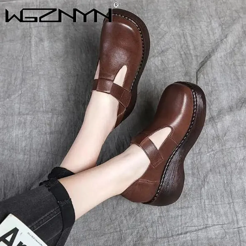 Женские кроссовки из натуральной кожи, на высоком каблуке
Женские кроссовки из натуральной кожи, на высоком каблуке