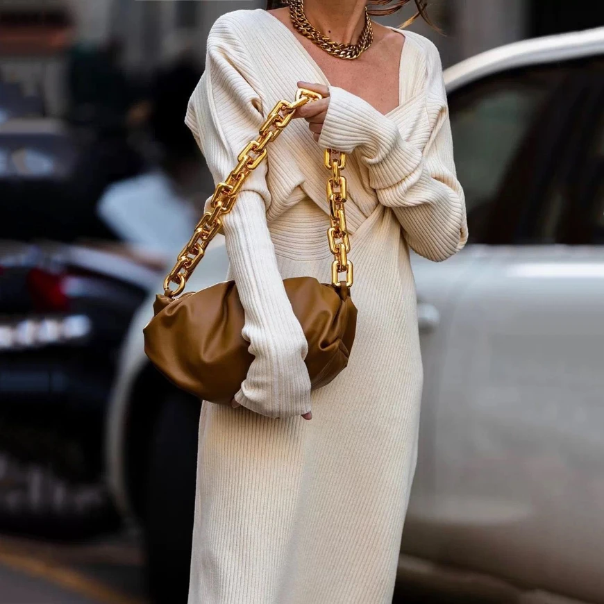 The new 2021 luxury leather chain bag ladies fashion wild big bag axillary folds Shoulder Messenger bag clutch bag clouds
The new 2021 luxury leather chain bag ladies fashion wild big bag axillary folds Shoulder Messenger bag clutch bag clouds