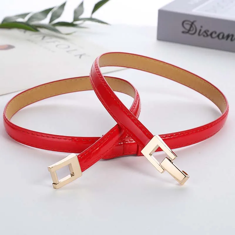 Женский ремень из ПУ кожи, с металлической пряжкой
Женский ремень из ПУ кожи, с металлической пряжкой