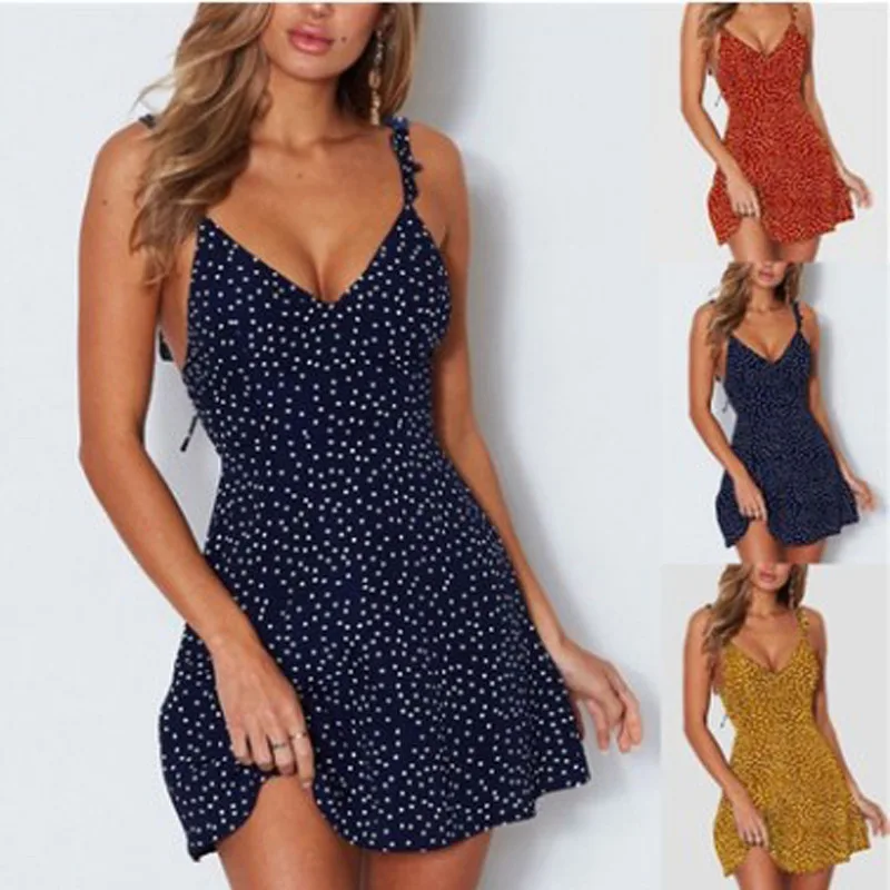 Женское кружевное платье в горошек с волнистыми лямками
Женское кружевное платье в горошек с волнистыми лямками