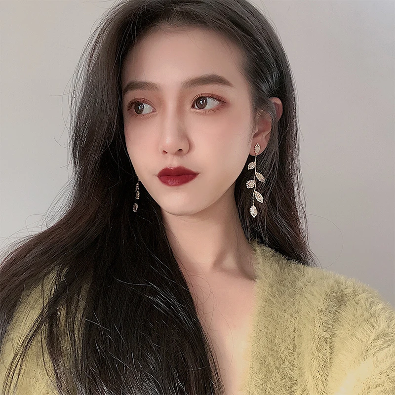 AENSOA Unique Design Long Tassel Crystal Drop Earring for Women Rhinestone Leaves Hanging Dangle Earrings Wedding Jewelry Gifts
AENSOA Unique Design Long Tassel Crystal Drop Earring for Women Rhinestone Leaves Hanging Dangle Earrings Wedding Jewelry Gifts