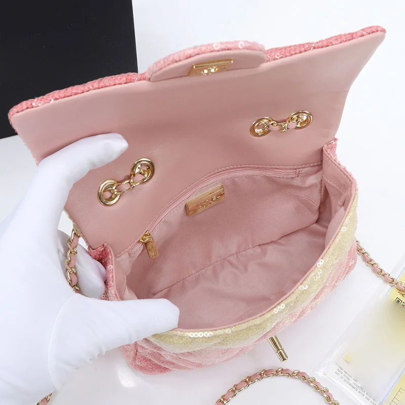 Heavy craftsmanship embroidery shiny sequins gradient sequins rhombus shoulder bag ladies new fashion all-match messenger bag
Heavy craftsmanship embroidery shiny sequins gradient sequins rhombus shoulder bag ladies new fashion all-match messenger bag