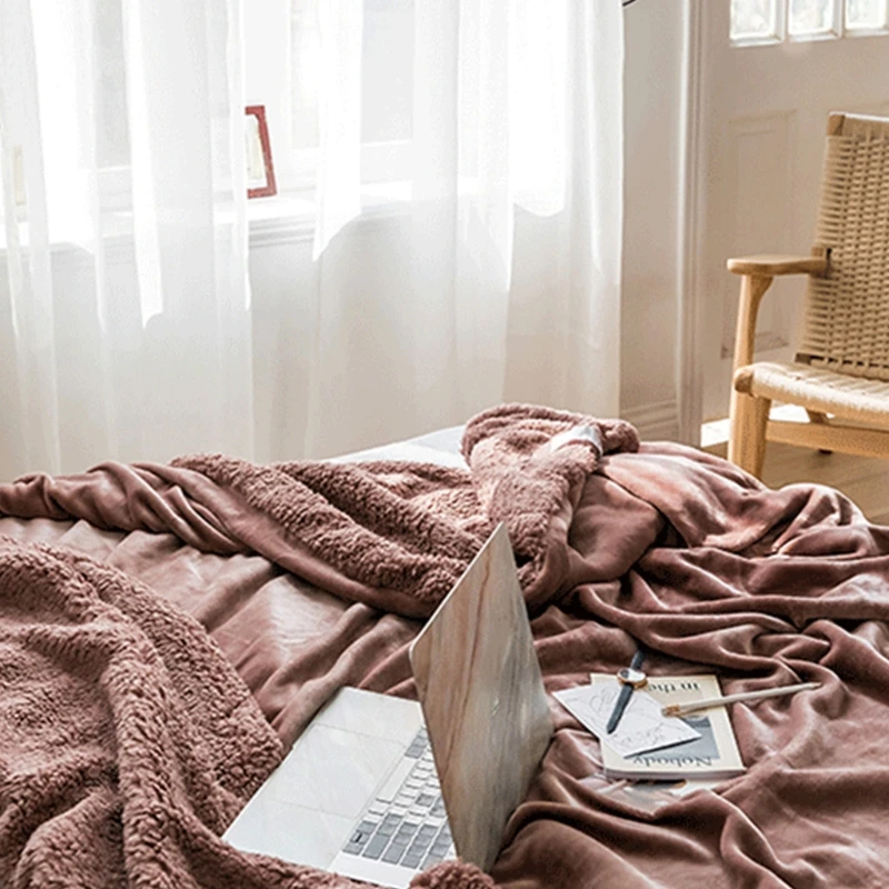 Double-layer Thick Quilt Winter Warm Sofa Blanket Fluffy Soft Flannel Easy-care Home Living Room Bedroom Thicken Bedding
Double-layer Thick Quilt Winter Warm Sofa Blanket Fluffy Soft Flannel Easy-care Home Living Room Bedroom Thicken Bedding