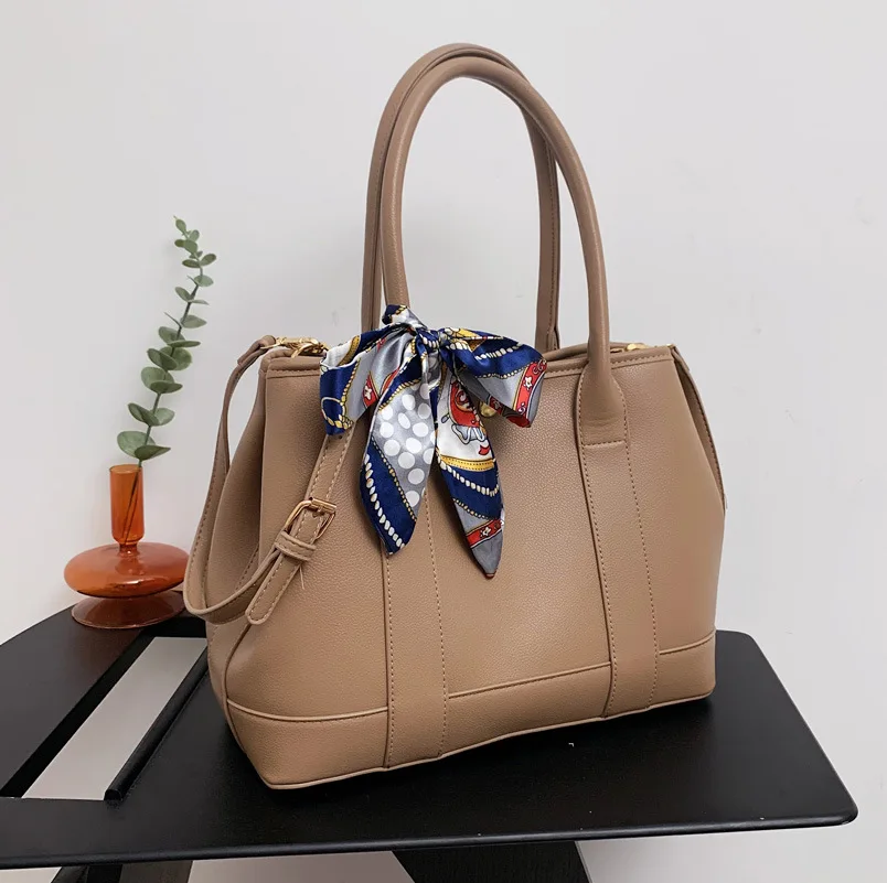 Commuter Big Bag Silk Scarf One Shoulder Portable Retro 2021 New Large-capacity Western Style Ladies Soft Leather Messenger Bag
Commuter Big Bag Silk Scarf One Shoulder Portable Retro 2021 New Large-capacity Western Style Ladies Soft Leather Messenger Bag
