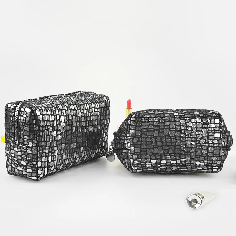 Pvc Sequin Cosmetic Bag Cool and Shiny Three-piece Clutch Bag 2021 New Pearly High-end Makeup Bag Zipper Nylon Mobile Phone Bag
Pvc Sequin Cosmetic Bag Cool and Shiny Three-piece Clutch Bag 2021 New Pearly High-end Makeup Bag Zipper Nylon Mobile Phone Bag