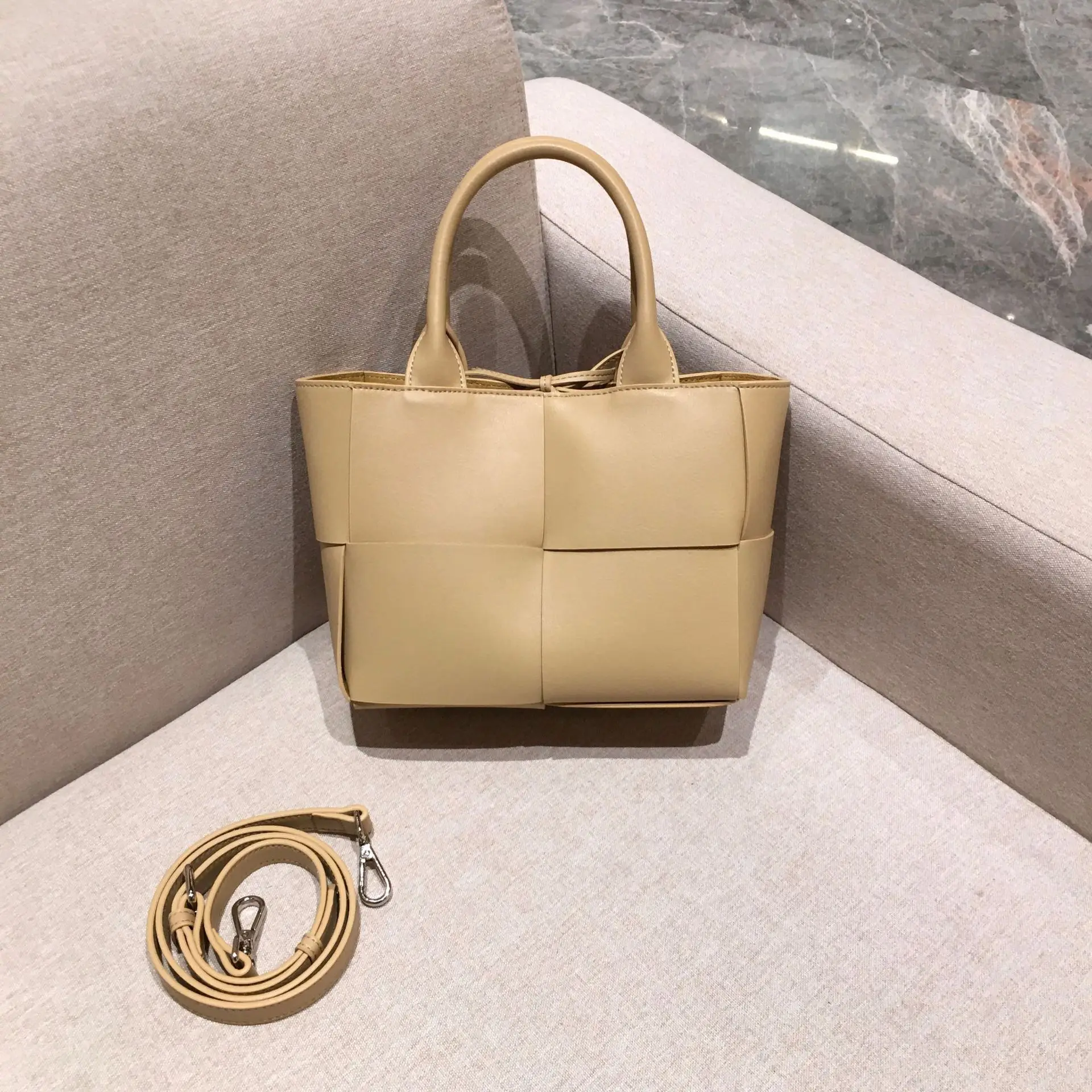 Fashion Designer Casual Tote Genuine Leather Shoulder Bags Luxury Handbags Sac A Main Femme Sac A Main Handtasche
Fashion Designer Casual Tote Genuine Leather Shoulder Bags Luxury Handbags Sac A Main Femme Sac A Main Handtasche