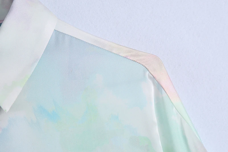 KBAT 2021 New Tie Dye Shirt Long Sleeve Vintage Summer Shirts Fashion Side Vents Button Up Loose Top Female Blouses 
KBAT 2021 New Tie Dye Shirt Long Sleeve Vintage Summer Shirts Fashion Side Vents Button Up Loose Top Female Blouses