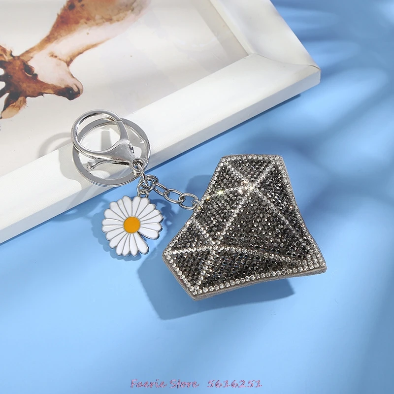 Shiny Fashion New Daisy Pendant Keychain Summer Fringe Style Key Chain Hot Brick Key Chain Accessory Keyring Cute Woman Gift
Shiny Fashion New Daisy Pendant Keychain Summer Fringe Style Key Chain Hot Brick Key Chain Accessory Keyring Cute Woman Gift