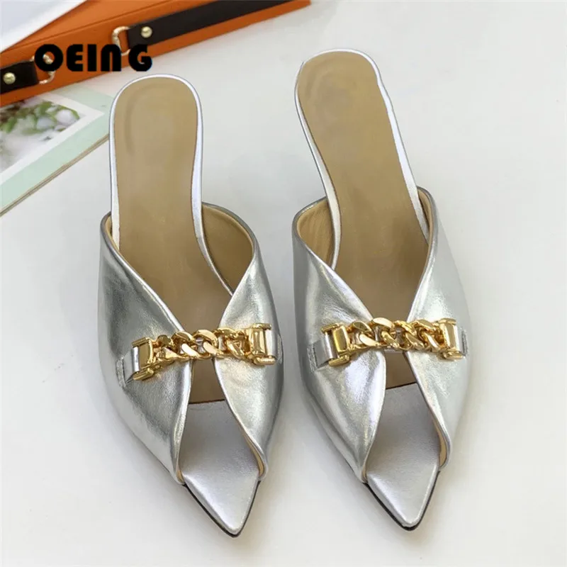 Новый дизайн с золотистыми цепочками обувь без застежек, на высоких каблуках; Пикантная обувь с острым носком; Женские шлепанцы; Модные повс...
Новый дизайн с золотистыми цепочками обувь без застежек, на высоких каблуках; Пикантная обувь с острым носком; Женские шлепанцы; Модные повс...