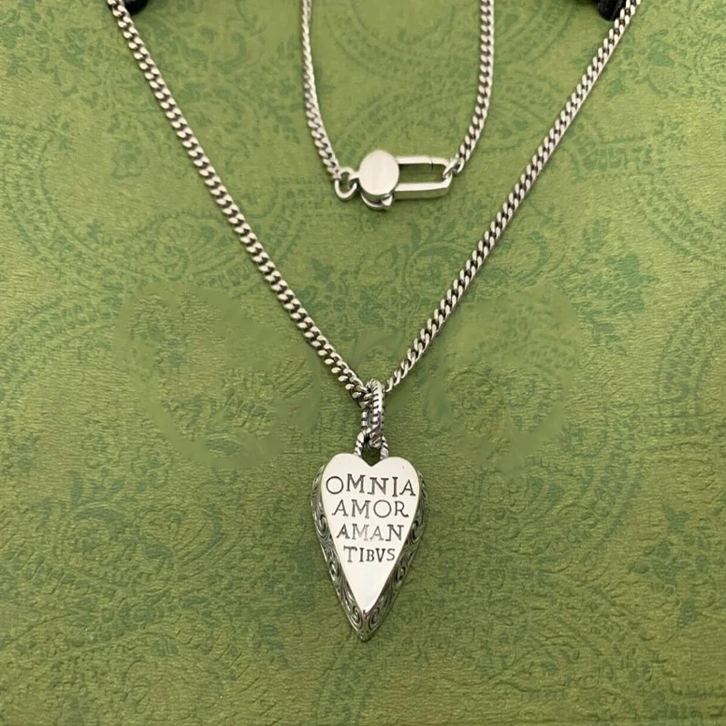 Ag925 sterling silver love necklace luxury brand original 1:1 high quality temperament party fashion retro necklace pendant gift
Ag925 sterling silver love necklace luxury brand original 1:1 high quality temperament party fashion retro necklace pendant gift
